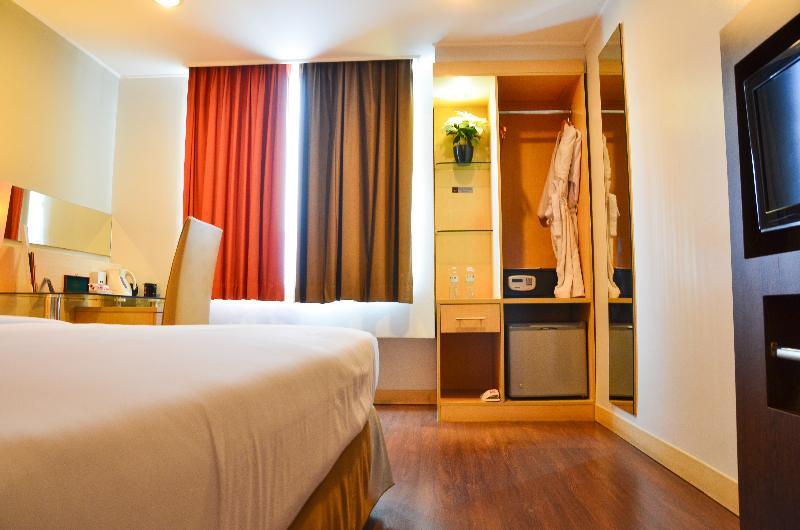 Ibis Jakarta Arcadia Kültér fotó